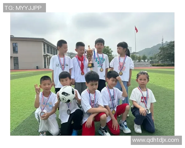 足球研习社：探索足球的魅力与技巧，培养青少年足球梦想与团队精神